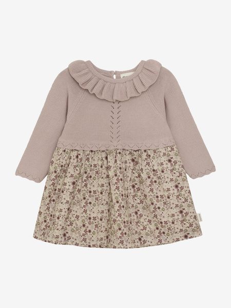 rosa kjole med frynser på brystet og rundt armene. Kortermet kjole fra HUTTEliHUT. Bursdagskjole eller penkjole